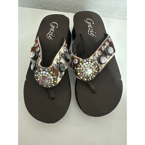 Grazie Women's Brown Rhinestone Embellished Thong Sandals Size 7 - Picture 1 of 4